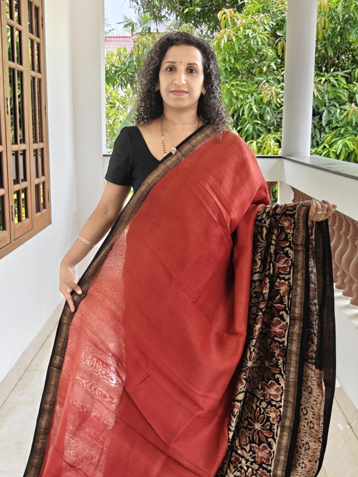 Maheswari Silk Saree Red and Black Floral Border 